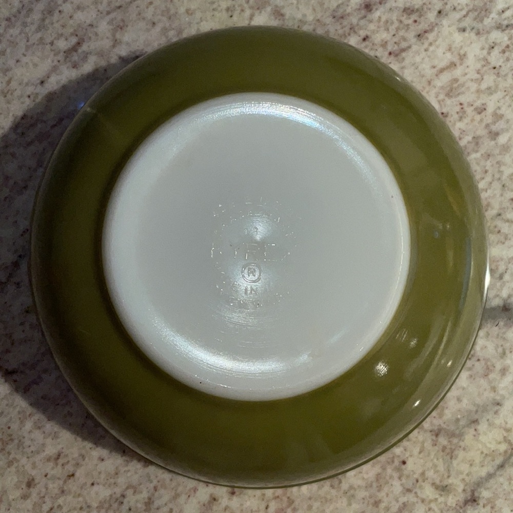 Vintage Pyrex Bowl Avocado Green 2.5quart - Picture 4 of 14